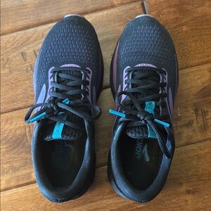 Brooks Black and Purple Athletic Shoes with Sleek Design